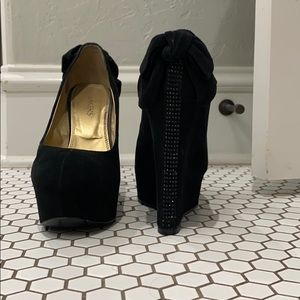 Platform wedge with bows and sequins